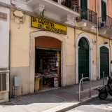 Mentre nel vicino quartiere Libert�, in via Sagarriga Visconti, affonda le sue radici dagli anni 30 l�esercizio creato da Luigi Annoscia...